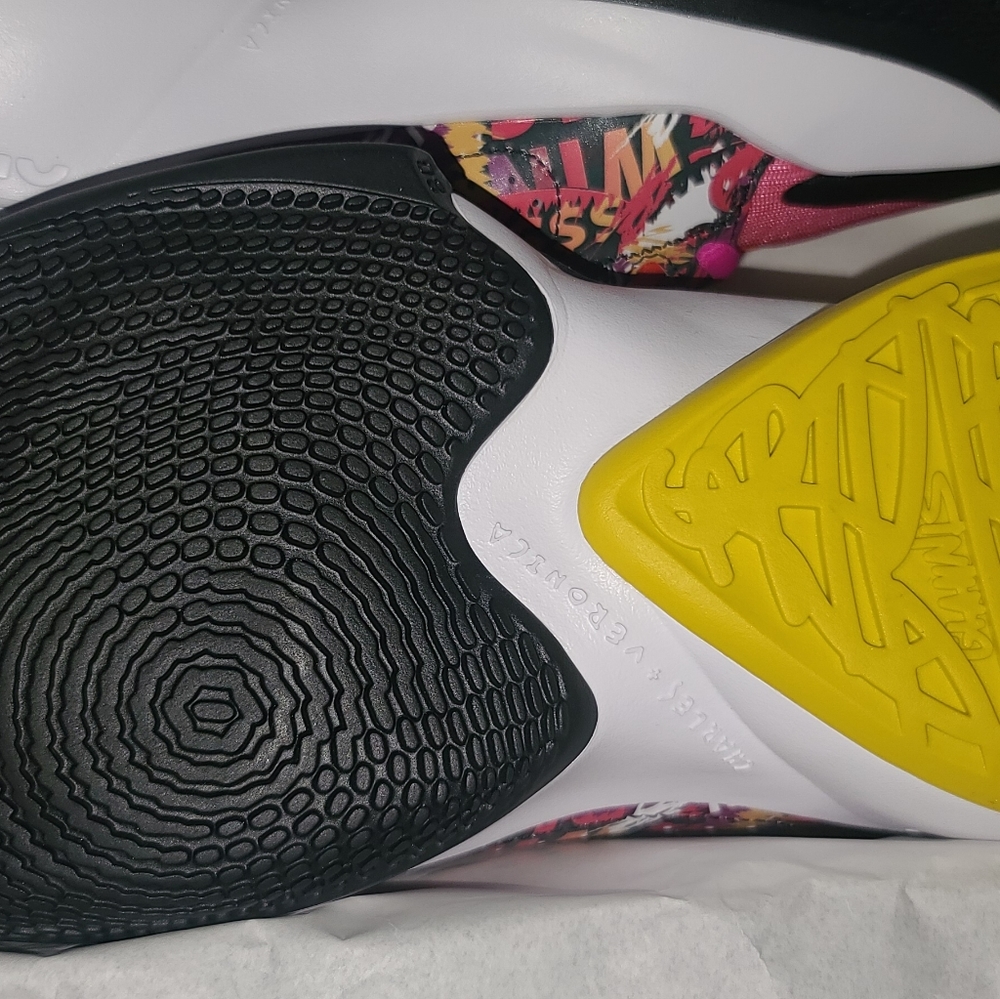 Nike Sneakers - Picture 5 of 17
